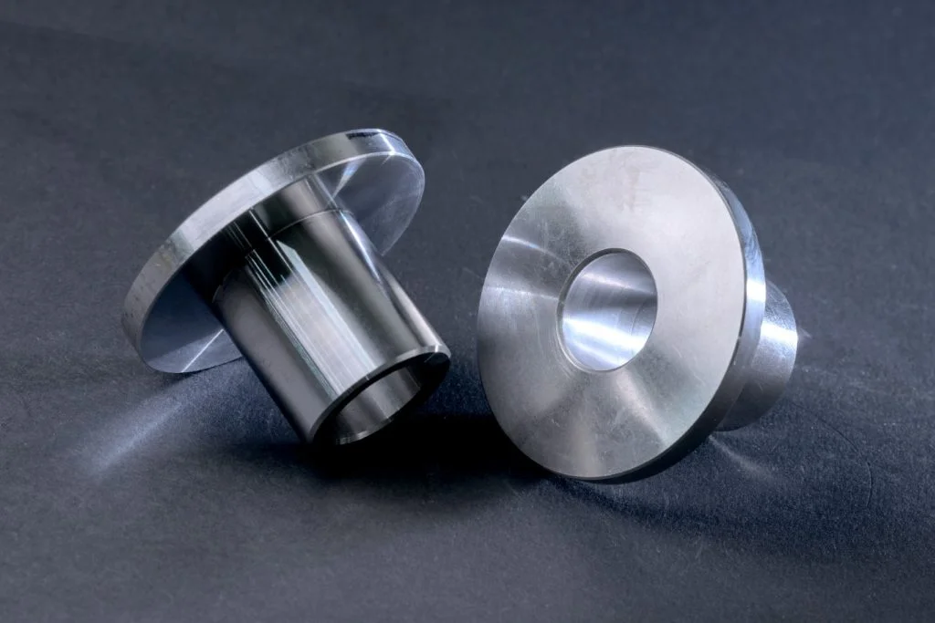 Цыліндрычныя кампаненты з фланцамі.