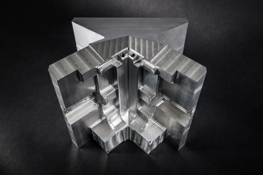 Складаная апрацаваная металічная дэталь.